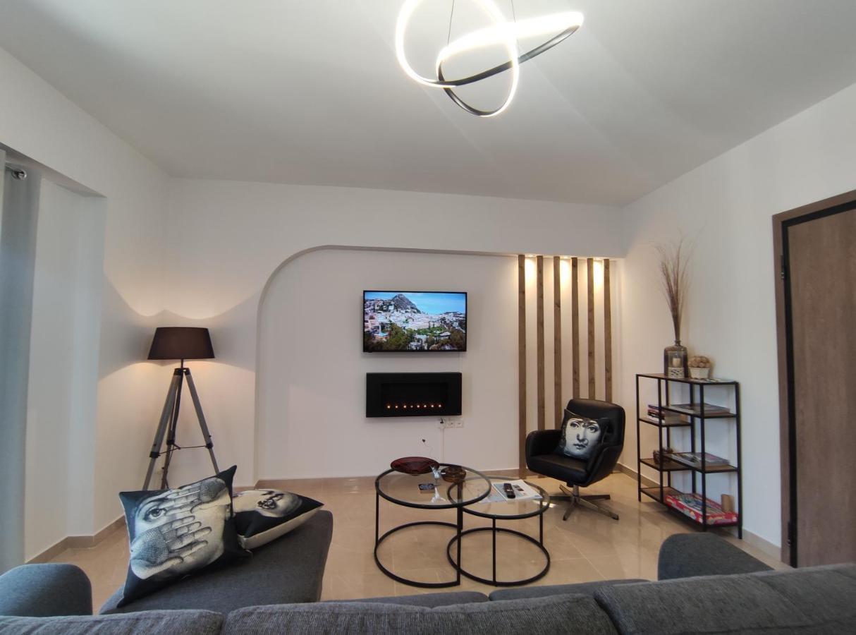Grey Swan - Modern & Stylish Apartment With Private Parking Volos Eksteriør bilde